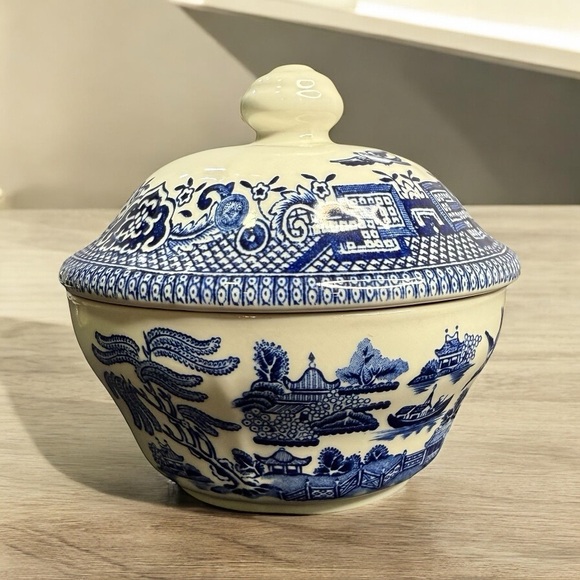Churchill Other - CHURCHILL BLUE WILLOW COVERED BOWL – MADE IN ENGLAND